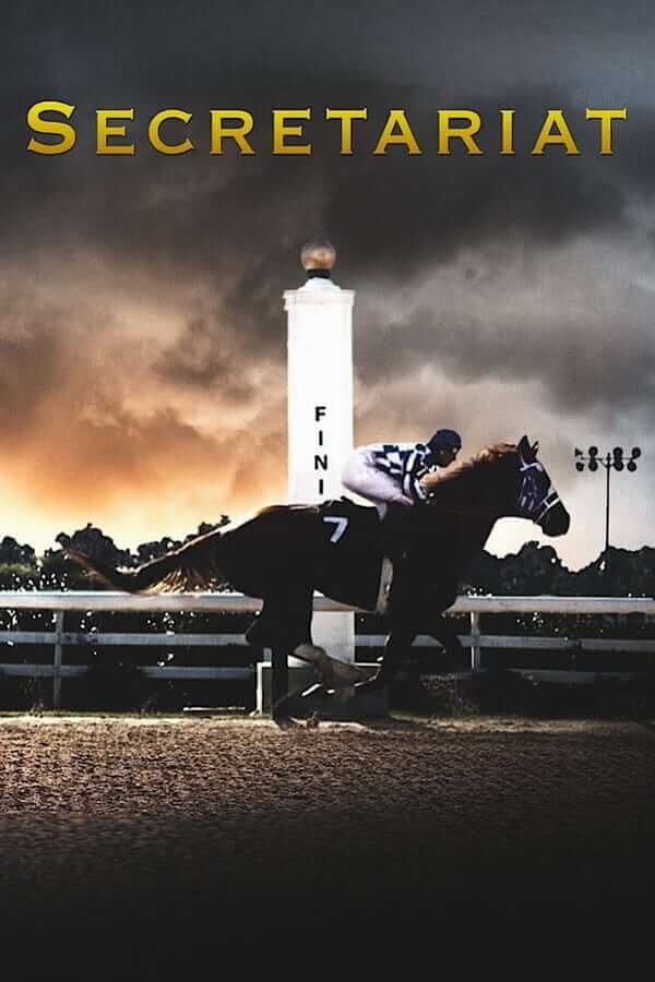 Secretariat이 열심히 달리는 모습을 보여주는 영화 포스터입니다.